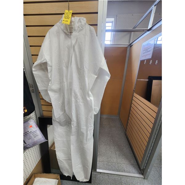 DISPOSABLE COVERALLS WHITE, MOSSY OAK BOTTOM BASE LAYER XXL, BROWNING HUNTERWARE MED.