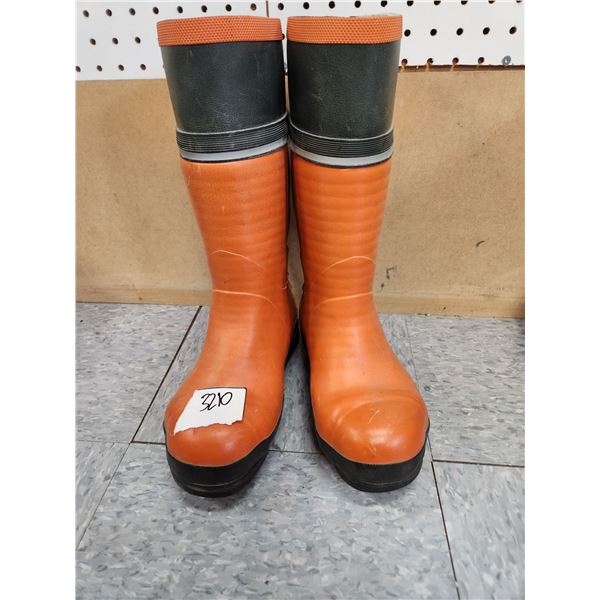 VIKING CHAINSAW BOOT SIZE 5
