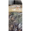 Image 2 : EXTREME POLAR BATH ROBE (CAMO) AND 4 BEACH TOWELS