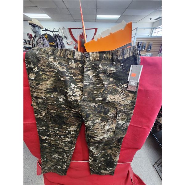 HUNTWORTH DENIM L + 2XL PANTS / 2-MED + 2-LG T-SHIRTS