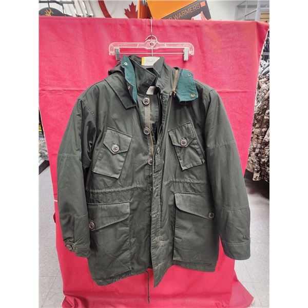 PARKA EXTREME COLD COMBAT MEN'S XL C/W LINER AND REMOVABLE HOOD