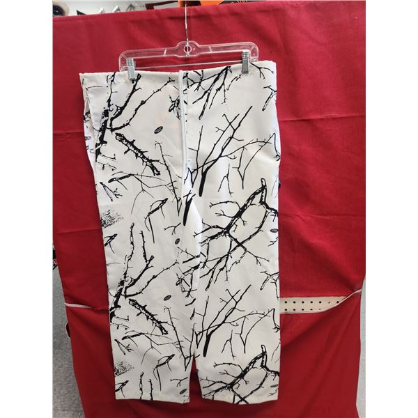 2 SNOW CAMO PANTS -TRAIL CREST ONE FITS ALL + SNOW CAMO XL PANT