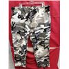 Image 3 : 2 SNOW CAMO PANTS -TRAIL CREST ONE FITS ALL + SNOW CAMO XL PANT