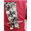 Image 5 : 5 LADIES SIZE 16 SNOW CAMO PANTS
