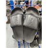 Image 3 : 6 BROWNING SANDELS 2-10, 1-9, 2-8 AND LADIES 6, C/W BLUE BOOT STAND