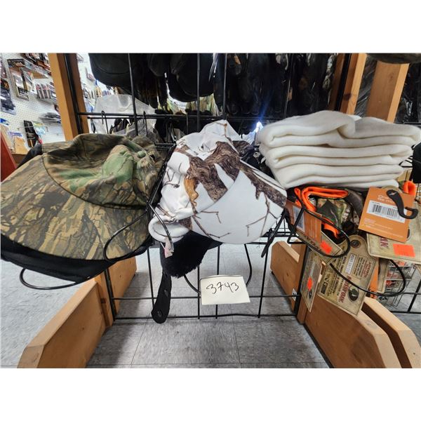 LARGE QTY OF TOUQUES WHITE/CAMO + 4 SPECIALTY CAPS