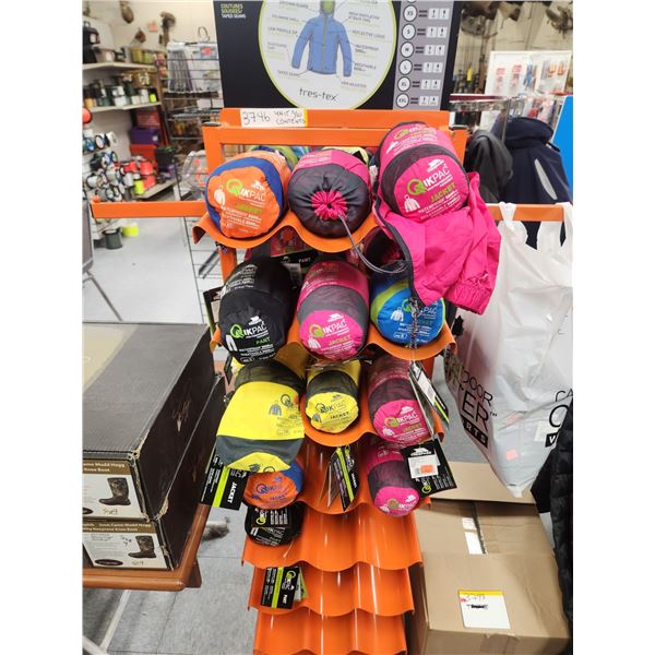 36 QIK PAC BY TRESPASS ULTRA LIGHT RAIN GEAR C/W STAND