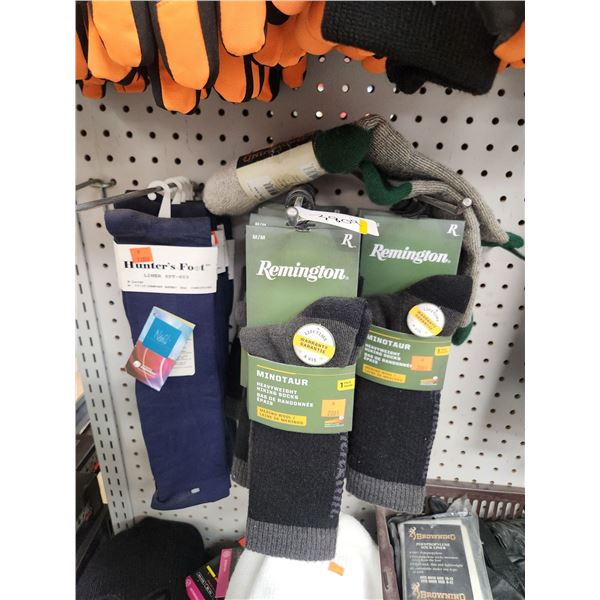 10 PAIRS OF REMINGTON MERINO WOOL SOCKS & 6 LINER X-L SOCKS