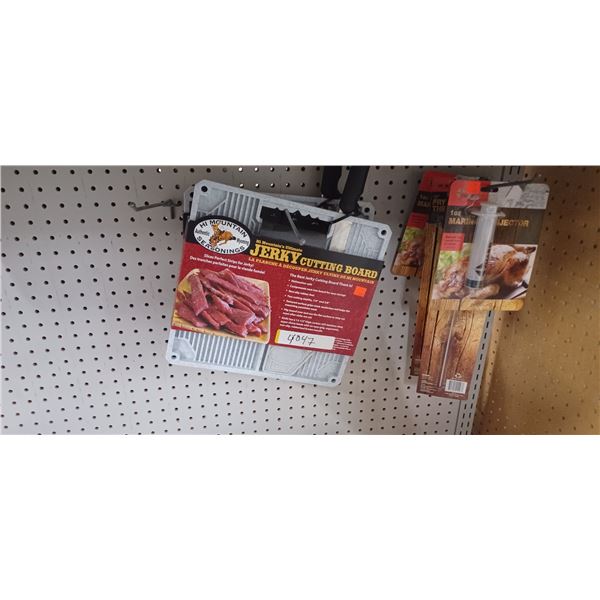 2 HI MOUNTAIN JERK CUTTING BOARD, 2 MARINADE INJECTOR
