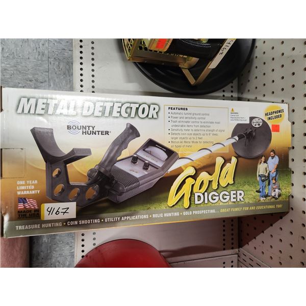 BOUNTY HUNTER GOLD DIGGER METAL DETEDTOR, C/W HEAD PHONES