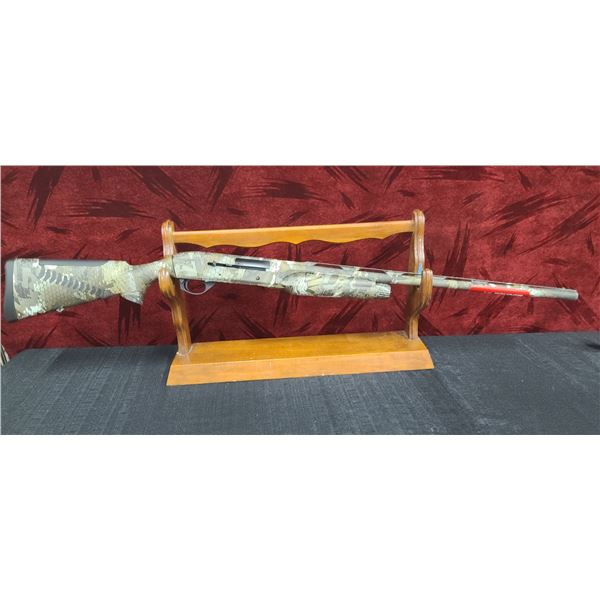 BENELLI 12 GAUGE, M2 TIMBER, SEMI AUTO, 28" BARREL, C/W HARD CASE, 5 CHOKES, LUBE, ADJUSTABLE SHIMS,