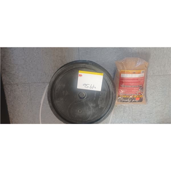 10 LITRE PAIL OF XTREME AND 27LBS OF BUCK EXPERT DEER SUPPLEMENTS