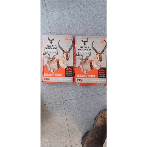 SKULL HOOKER SHOULDER HOOKER HEAD MOUNT 2 PER LOT