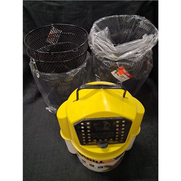 CRAWFISH TRAPS X 4, SIZE 9X16X1/2" & FRABILL FLOWTROLL - 5 ITEMS