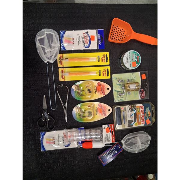 ASSORTED LOT OF LINE, LITE, BITE FLOATS, SCOOP, NETS, SCISSORS, HERRING RIG, WALLEYE RIG, TACKLE PAC