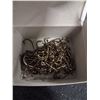 Image 4 : LARGE LOT OF SIZE 8 BAITHOLDER HOOKS