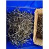 Image 2 : LARGE LOT OF WEEDLESS HOOKS