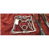Image 3 : 12" CONIBEAR TRAP + 3 TRAP SETTING BARS