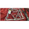 Image 4 : 12" CONIBEAR TRAP + 3 TRAP SETTING BARS