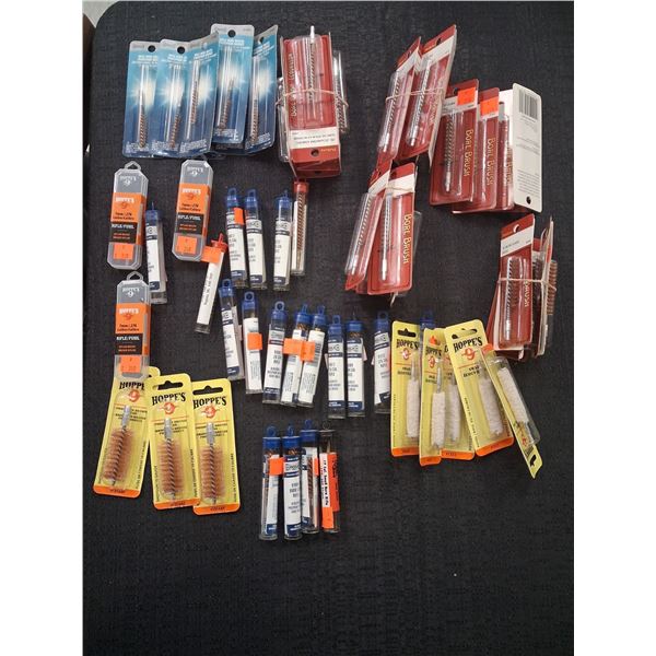 ASSORTED LOT OF BORE BRUSHES (HOPPES, OUTER'S, GUNSLICK) 1 BOX OF 92 ITEMS