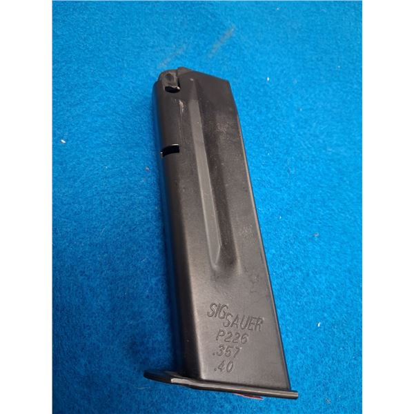 SIG SAUER P226 CAL 40 S&W -1 ITEMS