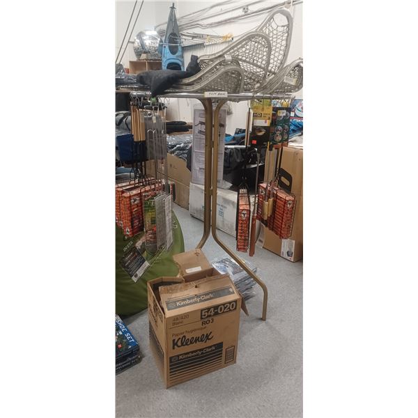 CIRCULAR CLOTHING RACK - 36-59H- NO CONTENTS