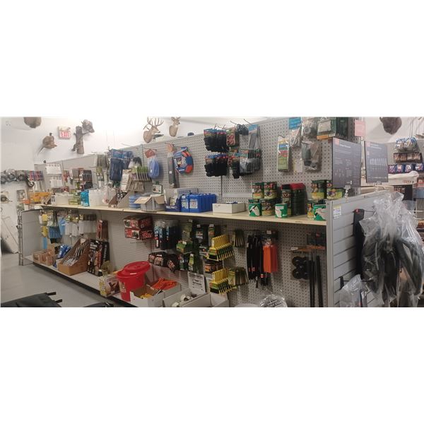 5 SECTIONS (20FT) OF DOUBLE SIDED GONDOLA SHELVING NO CONTENTS  BUYER MUST REMOVE