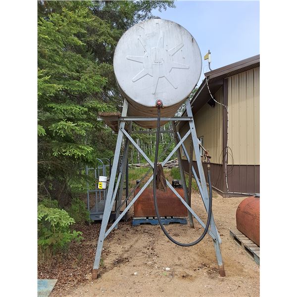500 gallon Fuel Tank with Hose and Stand