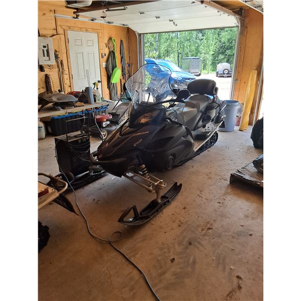 2014 Yamaha Venture Snowmobile - Needs Battery