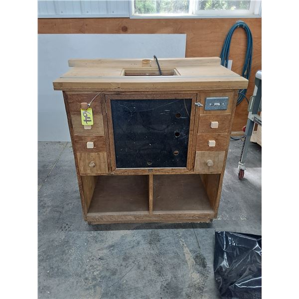 Router Table with Bit Storage and Dust Collection