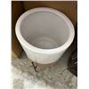 Image 3 : Rivet Mid-Century Ceramic Planter with Stand