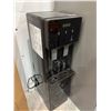 Image 2 : Iceman Countertop Water and Ice Dispenser