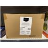 Image 2 : AmazonBasics Velvet Hangers, 100-Pack