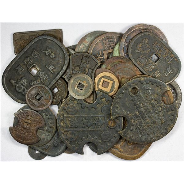 JAPAN: LOT of 35 charms