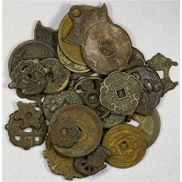 KOREA: LOT of 25 charms