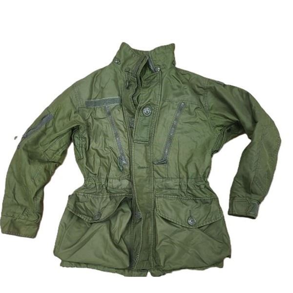 1x Olive Canadian Armed Forces Gore-Tex IECS Parka Size Med Used in Good Condition May show signs of