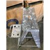 Image 2 : 4 Step Aluminum Ladder