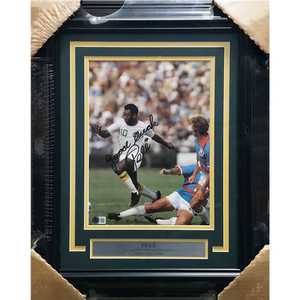 PELE SIGNED AND FRAMED 8X10 - BECKETT COA