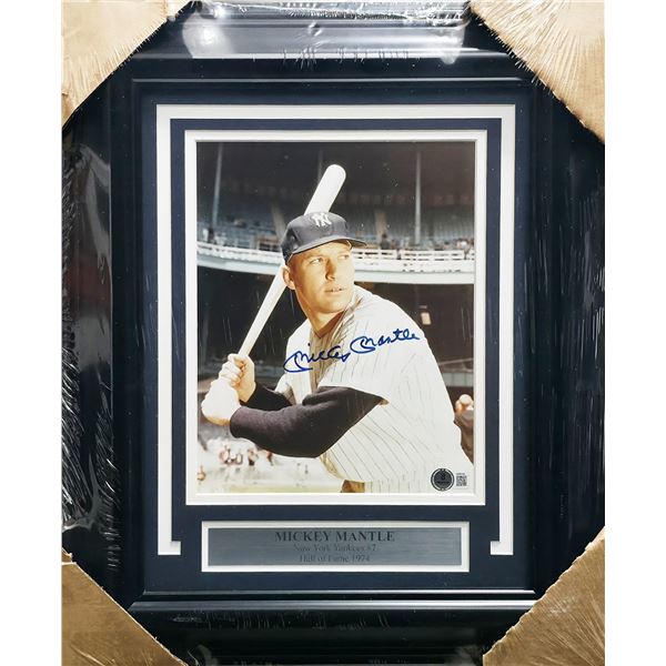 MICKEY MANTLE SIGNED AND FRAMED 8X10 - BECKETT COA