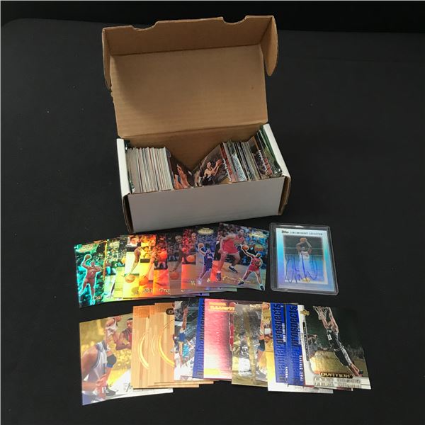 BOX OF BASKETBALL TRADING CARDS INCLUDING 1 SIGNED