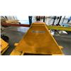 Image 3 : GROUP OF (3) 2500KG CAPACITY YELLOW PALLET JACKS