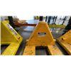 Image 4 : GROUP OF (3) 2500KG CAPACITY YELLOW PALLET JACKS