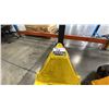 Image 5 : GROUP OF (3) 2500KG CAPACITY YELLOW PALLET JACKS