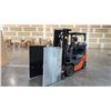 Image 2 : 2014 TOYOTA 8FGCU25 SIT DOWN COUNTERBALANCE, PROPANE, 10 CLAMP FORKLIFT, SERIAL #45158,