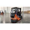 Image 5 : 2013 TOYOTA 8FGCU25 SIT DOWN COUNTERBALANCE, PROPANE, 10 CLAMP FORKLIFT, SERIAL #39755,