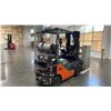 Image 4 : TOYOTA 8FGCU25 SIT DOWN COUNTERBALANCE, PROPANE, 10 CLAMP FORKLIFT, SERIAL #18501,