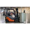 Image 3 : 2013 TOYOTA 8FGCU25 SIT DOWN COUNTERBALANCE PROPANE, 10 CLAMP FORKLIFT, SERIAL #18503,