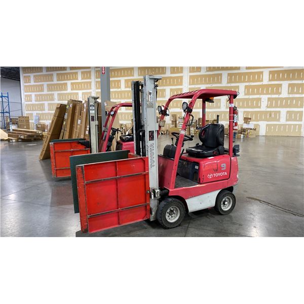 2000 TOYOTA 8FGCU25 SIT DOWN COUNTERBALANCE, PROPANE, 10 CLAMP FORKLIFT, SERIAL #50999