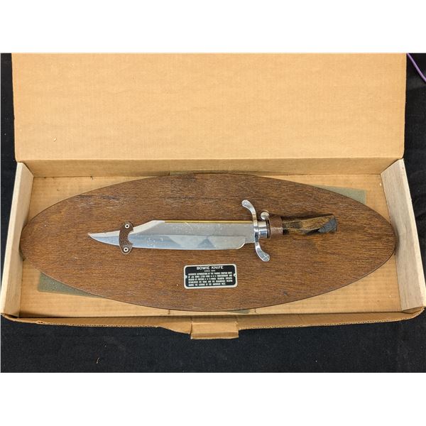 Authentic Reproduction of an 1830 Bowie Knife Carvel Hall