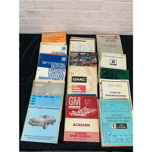 Lot of Vintage Car Service Manuals 60s 70s & Etc